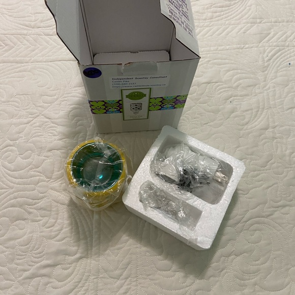 Circus Pop Yellow Scentsy Warmer - Picture 2 of 2